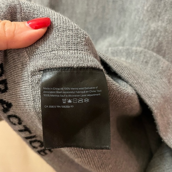 Men’s Lululemon Athletica Charcoal Crewneck Sweater Size Small Merino Wool - Picture 8 of 10